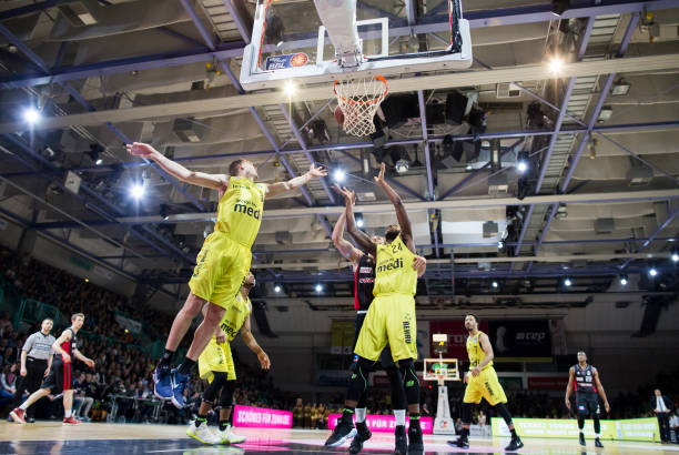 来能冲冠 来能冲冠